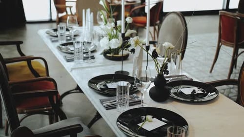 Elegant Wedding Table Setting with Dark Plates
