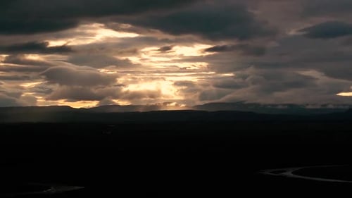 Timelapses de nubes locas en movimiento en Islandia. Grabado con Sony a7iii