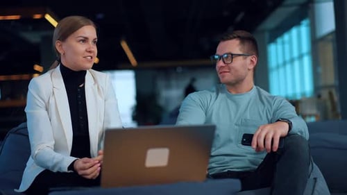 Communication between the office colleagues