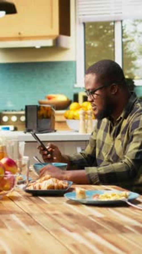Vertical Video Preoccupied Father Ignoring His Family Absorbed By His Smartphone