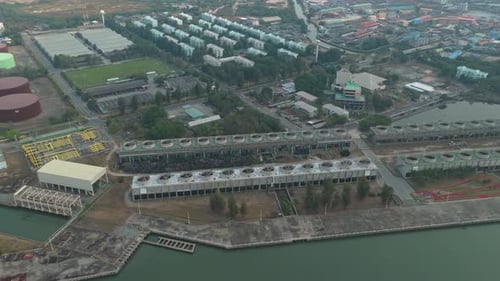 Luftaufnahme des Kraftwerks und des Industriekomplexes