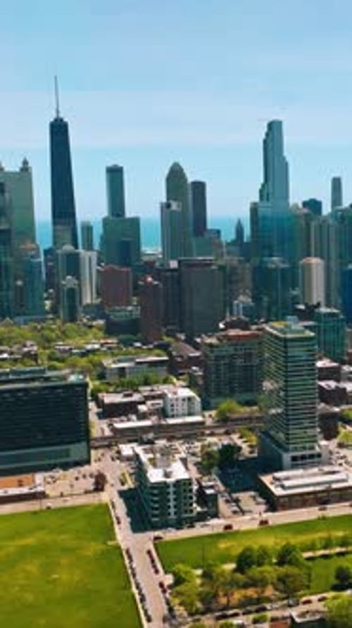 Green quarters with blocks of flats and numerous parking lots.
