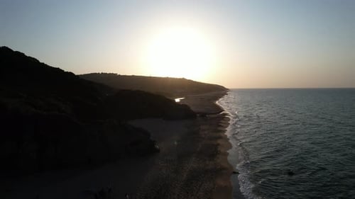 Pôr do sol aéreo na praia