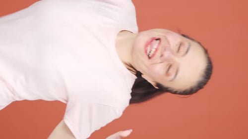 Vertical video of The woman is dancing in a funny way.