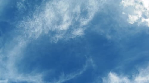 Timelapse with Veiltail Clouds in Sky