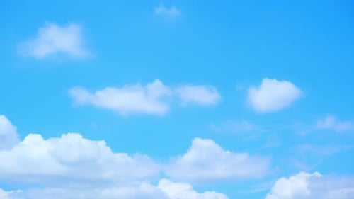 Zeitrafferaufnahme des blauen Himmels mit weißen Wolken, Zeitrafferaufnahmen.