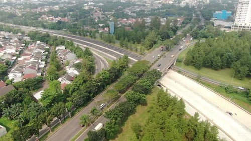 Échangeur aérien par drone BSD City, vue aérienne de la porte d'échange de l'autoroute de Serpong