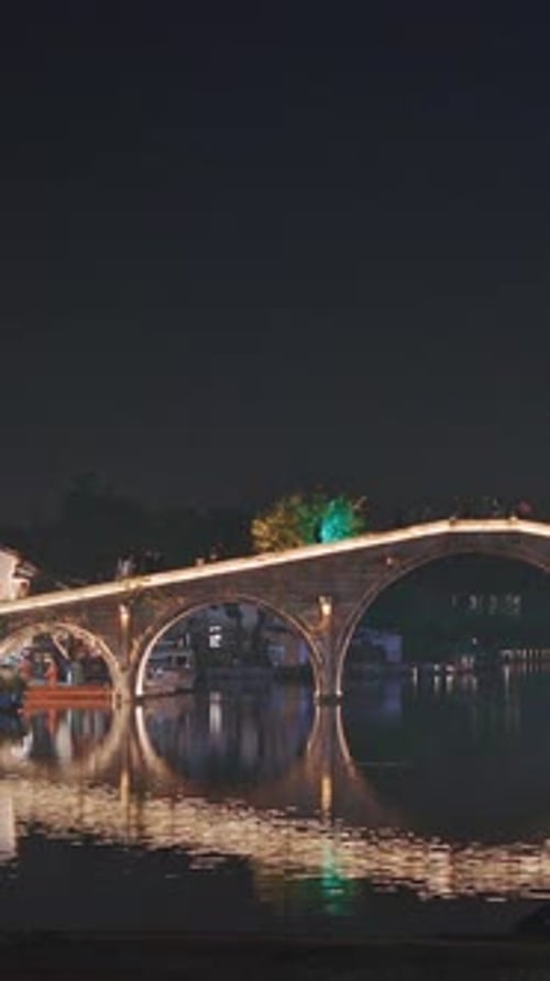 Vue nocturne sereine d'un