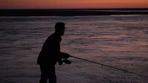 Person, die bei Sonnenuntergang fischt, Silhouette, junger Mann, Freizeit, Sport, Aktivität