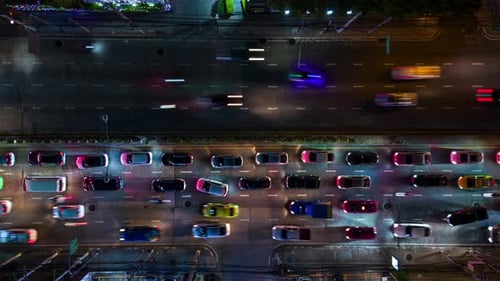 Zeitraffer aus der Luft des Abendverkehrs in Bangkok, Thailand