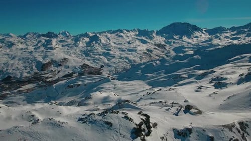 Drone filmé dans les Alpes françaises en hiver 9