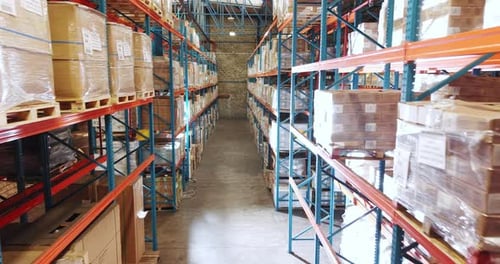 Fabrik, Industrie und Logistik mit Inventar, Lager oder Lager für Lieferung und Versand
