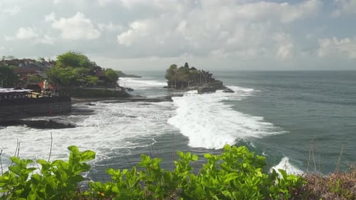 Awesome view of Pura Tanah Lot in Bali, Indonesia