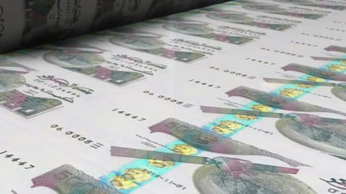 Billets de 500 dinars algériens sur machine à imprimer