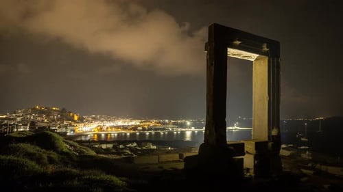 La ville de Naxos et Portara en Grèce