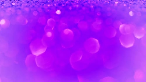 Violette Blasen schweben nach oben