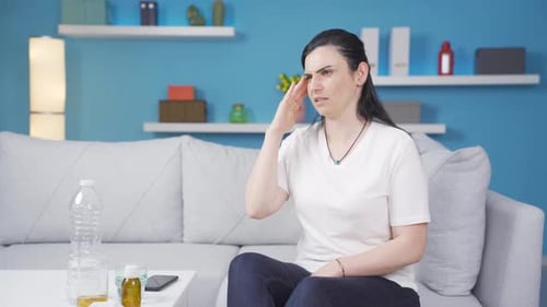 Die ohnmächtige Frau. Die Frau fällt in Ohnmacht
.