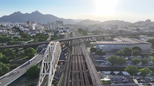 Coucher de soleil sur les toits de Rio De Janeiro dans le centre-ville de Rio de Janeiro au Brésil.