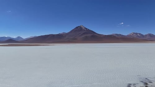 Salar de Uyuni, Bolivia, Sudamérica, desierto, salinas, paisajes, vista aérea de Zumbidos, montañas