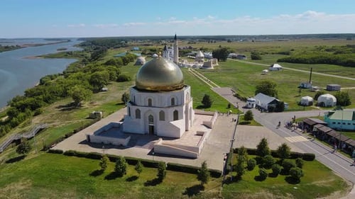 Vue aérienne de la Mosquée Blanche et du site historique de Bolgar