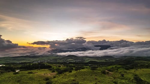 Vídeo aéreo de timelapse sobre la zona de Le Tampon en la isla de La Reunión
