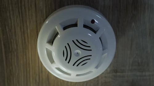 Smoke Detector Alerts to Fire and Smoke