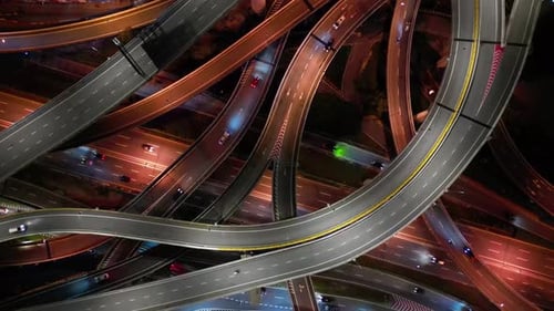 Vue aérienne du mouvement de la voiture DASH Highway