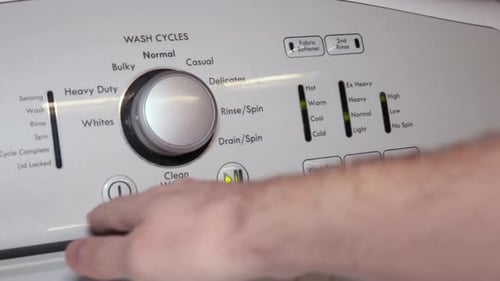 Waschmaschine einschalten, einstellen und starten