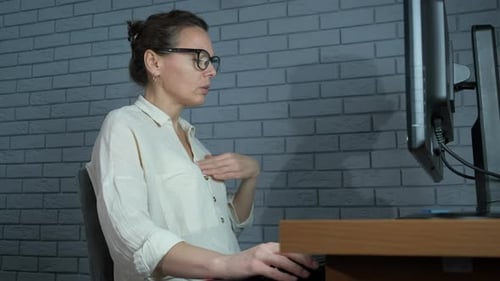 Freelancer hat Brustschmerzen
