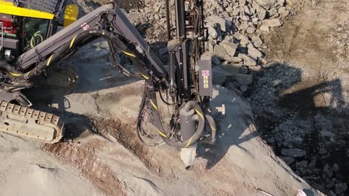 Nahaufnahme einer Bohranlage, die auf der Baustelle für Tiefbohrmaschinen arbeitet