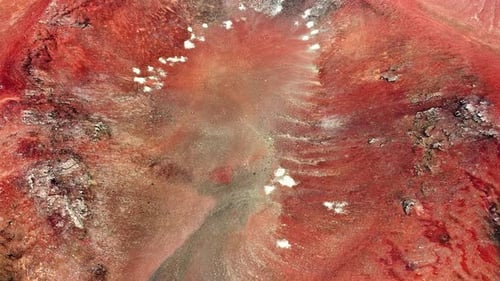 Erloschener roter Vulkan in Island Spuren geothermischer Aktivität auf der Erde Ungewöhnliche Naturlandschaft