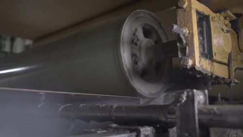 Rotating Mechanism Moves Paper Web During Drying Stage