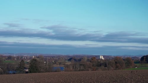 A narrowing horizon on a hilly plain with a wide view