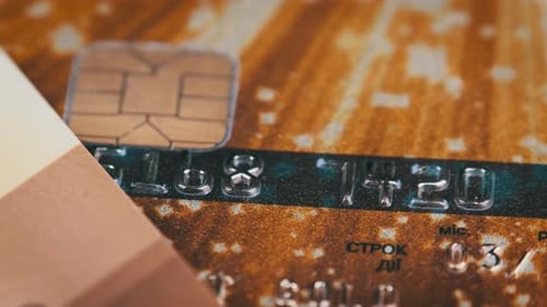 La carte de crédit pivote de près