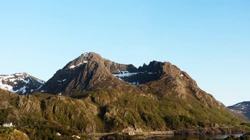 Foto aérea da montanha