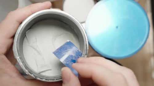 Examining pre-workout powder, observing a cloud of fine particles surrounding the jar.