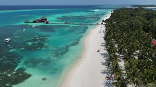 Praia exótica das Maldivas