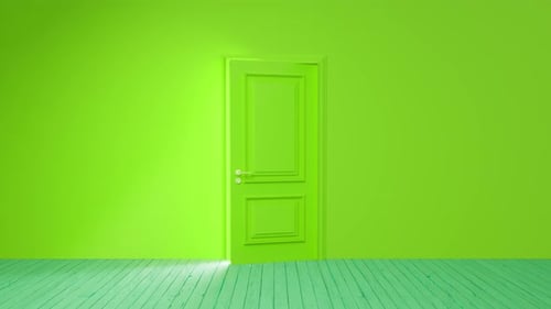 Porte verte s'ouvrant à une lumière vive dans une pièce vide