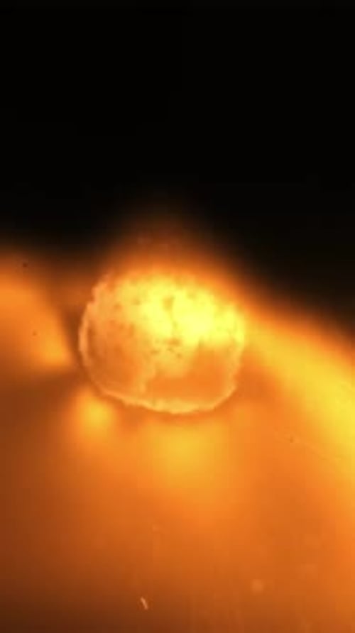 Ralentissement : des flammes brillamment brillamment filmées par une caméra haute vitesse à 1000 images par seconde
