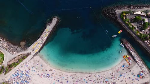 Vista aérea de Playa Amadores o Anfi Del Mar, Bahía de Gran Canaria