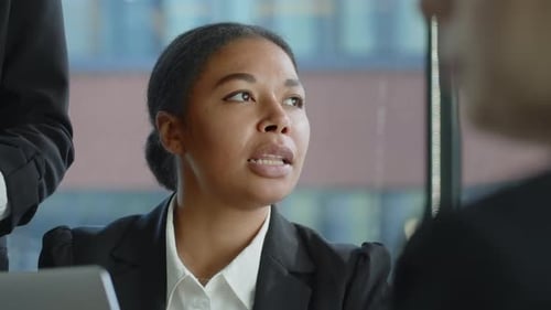 Concentrated Businesswoman Have Discussion in Big Company Woman Seriously Talk and Emotionally Meve