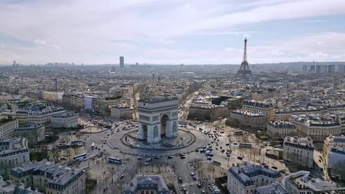 Arco de triunfo o Arco del Triunfo con la Torre Eiffel y la torre Montparnasse al fondo, ciudades de París