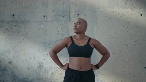 shaved woman making sport outdoor