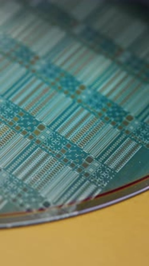 Máquina Electrónica de Obleas de Silicio en una Fundición de Semiconductores Avanzados que produce chips de computadora