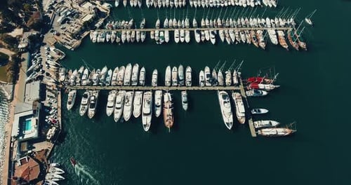 Luftbild des Yachthafens von Bodrum. Türkei 4K. 2.