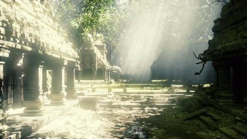 Temple paisible envahi par la végétation avec des colonnes sculptées et des particules de poussière dérivantes