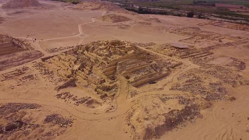 Llegando a las pirámides de la civilización Caral-Supe, Norte Chico, Lima, Perú