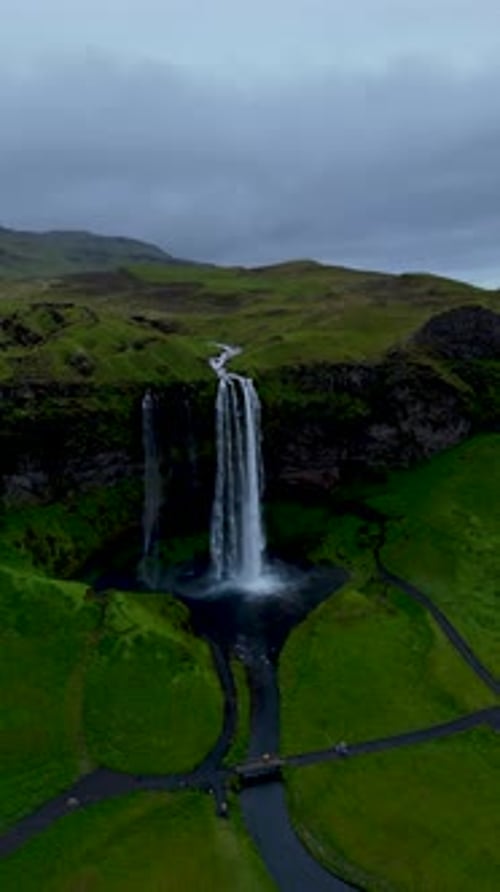 Majestic Seljalandsfoss Waterfall Cascading Over Green Cliffs in Icelands Stunning Landscape