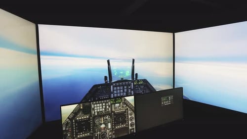 Avion volant au-dessus des nuages dans un simulateur virtuel