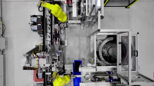 Vue aérienne d'un fabricant de technologies automobiles, mouvement vers l'avant